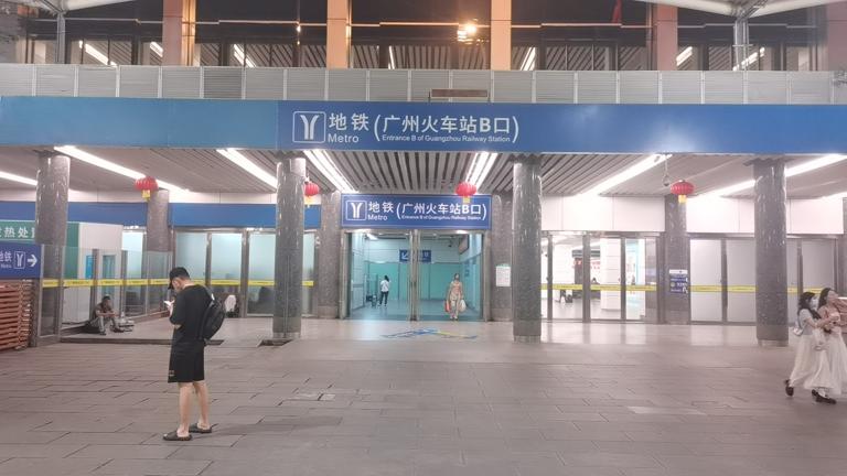 宝宝来火车站接我